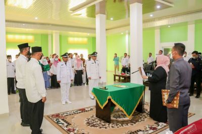 Lantik Dua Penjabat Kepala Desa, Bupati Kasmarni Tegaskan Empat Hal