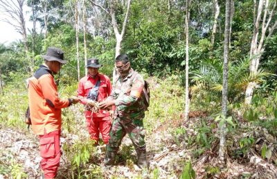 Mendukung Suksesnya TMMD Ke 110, Babinsa Koramil 09/Langgam Patroli Rutin Karhutla