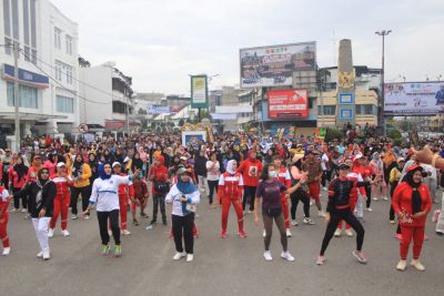 Meriahkan Hut Pemkab Labuhanbatu ke 77, Bupati Ikuti Senam Sehat di Acara CFD