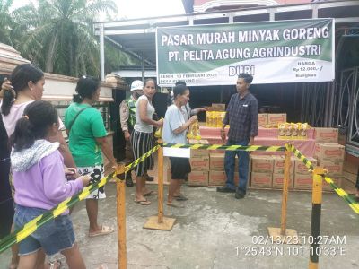 Minyak Goreng Mahal, PT.PAA Gelar Pasar Murah Minyak Goreng di Simpang Bangko