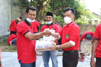 Momentum Idul Adha.DPC Partai PDI P Meranti Lakukan Pemotongan 2 Ekor Sapi