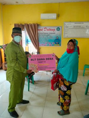 Pemdes Buluh Manis menyalurkan BLT-Dana Desa kepada Keluarga Penerima Manfaat (KPM)