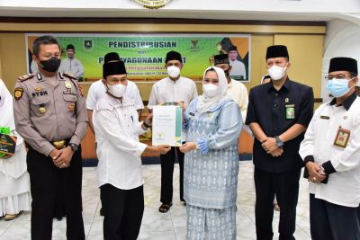 Pemkab Bengkalis Salurkan Tiga Bentuk Bantuan Zakat Kepada 90 Mustahik,Melalui Baznas