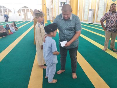 Pengurus DKMB Arafah Duri Santuni 359 Anak Yatim Habis Sholat Jum'at