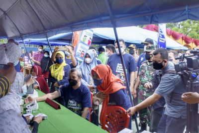 Peringatan HKN Ke-57, Bupati Kampar Dampingi Gubernur Riau Hadiri Vaksinasi