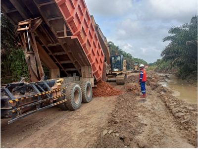 PHR Gerak Cepat Perbaiki Jalan di Kota Batak Kampar dan Sambungkan Akses Masyarakat