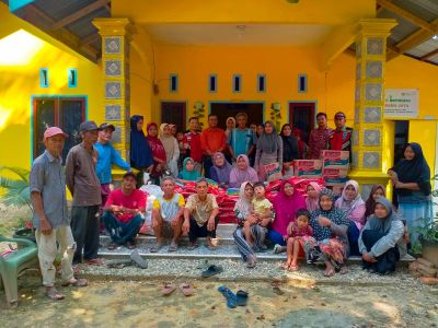 PKS  PCR Bagikan  Paket Sembako dan Anak Yatim Lewat Program CSR