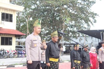 Polres Bengkalis Launching Penggunaan Tanjak dan Selempang, Simbol Jati diri Integrasi Budaya Melayu