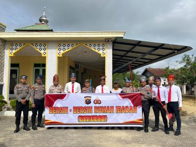 POLRES ROKAN HILIR LAKSANAKAN PROGRAM BERUBAH, BERSIHKAN  RUMAH IBADAH DI BULAN SUCI RAMADHAN 1447 H