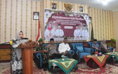 Safari Ramadhan  Warga Rupat, Bupati Kasmarni Serahkan Sejumlah Bantuan