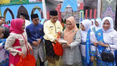 Stand Bazar MTQ ke-52 Tingkat Kabupaten Kampar Dibuka Pj Bupati Kampar Usai Pawai Taaruf