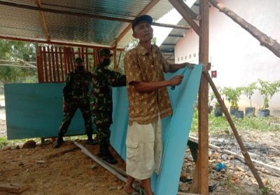 Sukseskan TMMD Ke 110 Kodim 0313/KPR Babinsa Koramil 09/Langgam Bantu Buat Warung Warga