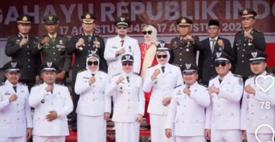 Upacara Penurunan Bendera Peringatan HUT Ke-80 RI di Kecamatan Mandau