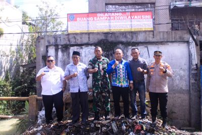 Wujudkan Labuhanbatu Bersih, DLH Dan Unsur Muspica Pasang Spanduk Larangan Buang Sampah di Aek Nabar